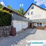 Seitenansicht Haus/Garagen
